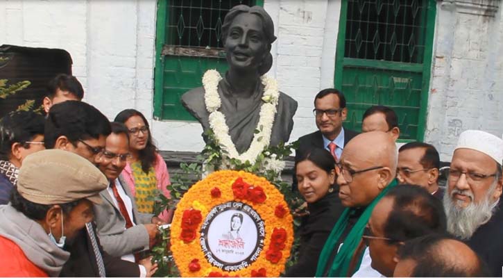 মহানায়িকার প্রয়াণ দিবসে পৈতৃক ভিটায় স্মরণসভা